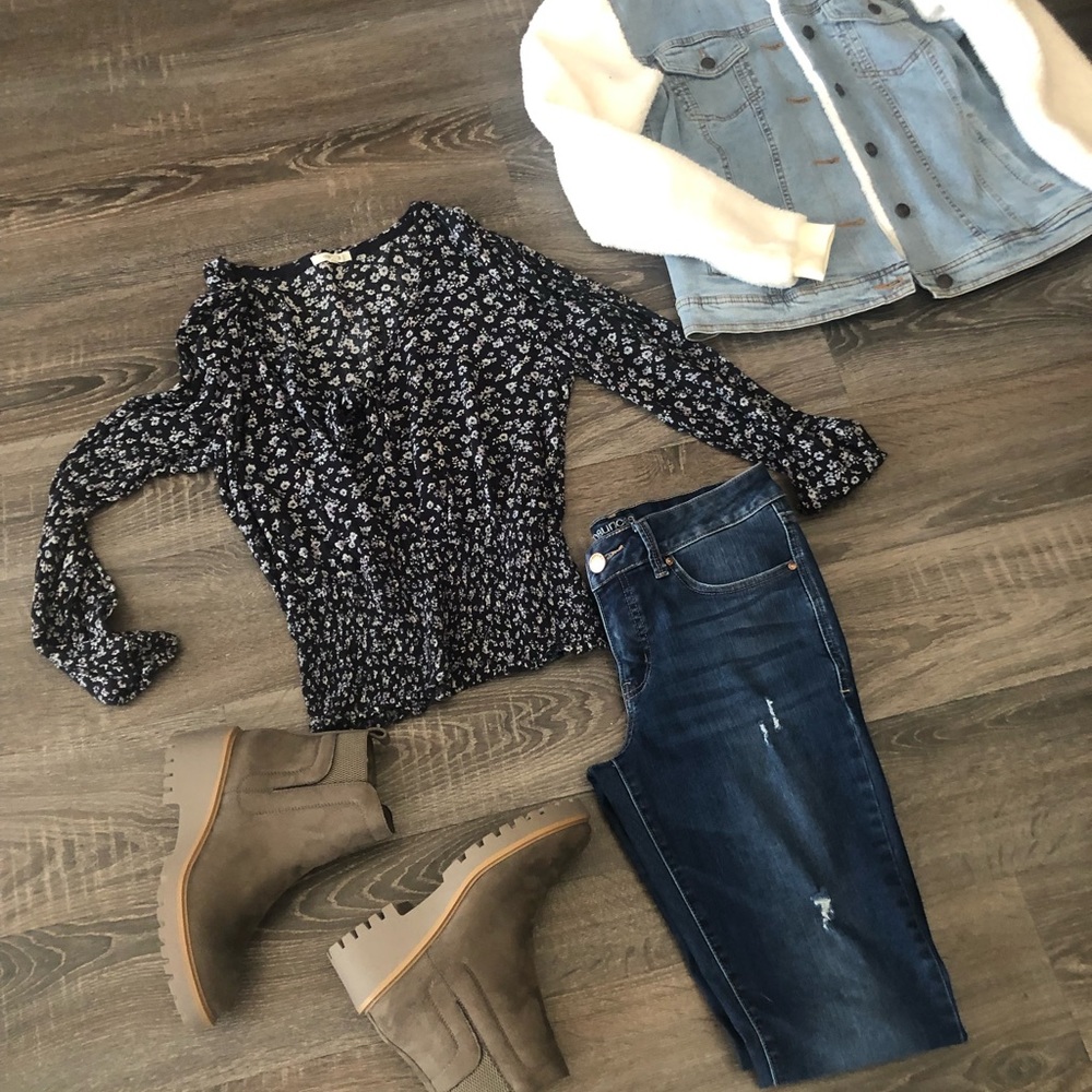 $10Cute Flower Top